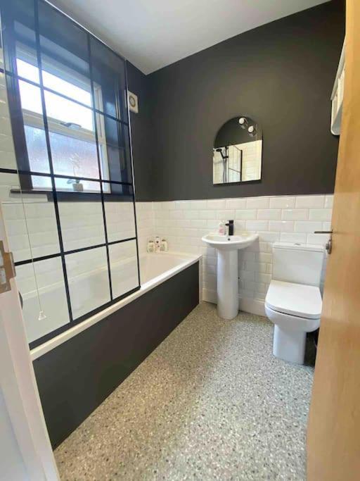 1 Bed Flat With Parking Near Town Centre Apartment Emsworth Exterior photo