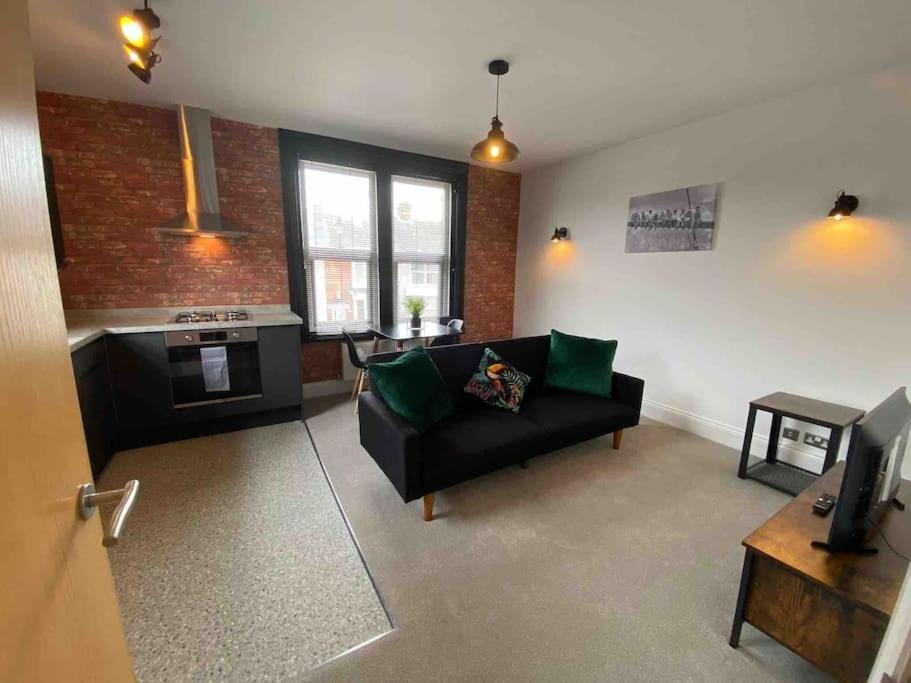 1 Bed Flat With Parking Near Town Centre Apartment Emsworth Exterior photo